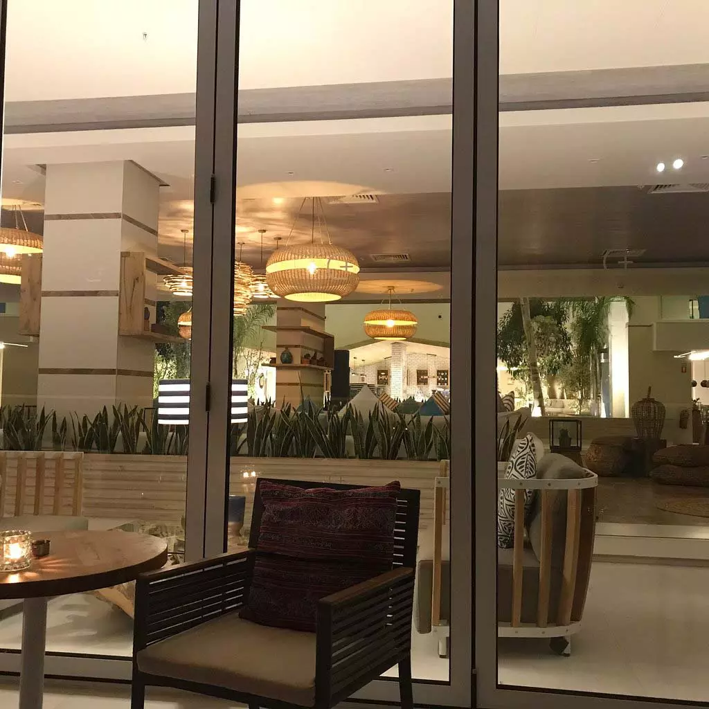 هتل دیزاین پلاس سیا بیچ چشمه